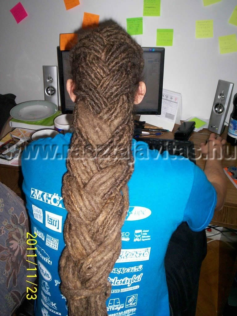 Read more about the article Hosszú dreadlock: Raszta Fonás
