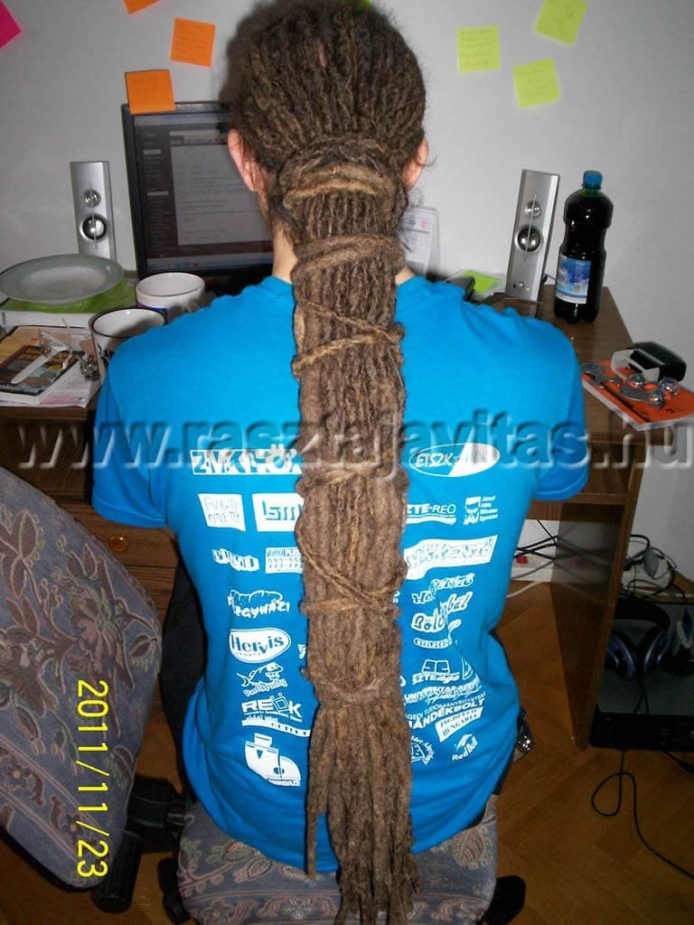 Read more about the article Hosszú dreadlock: Gyorskötés (sporthoz)