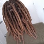 Read more about the article Raszta frizura elkészítése: Alapvető technikák